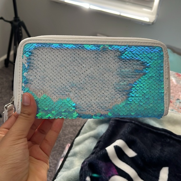 Sequence Wallet - Picture 2 of 3